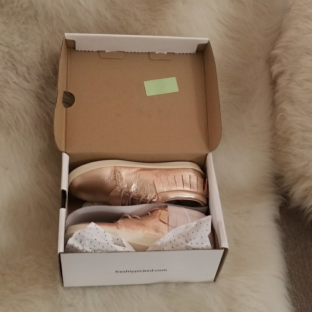Shoes - Picture 3 of 3